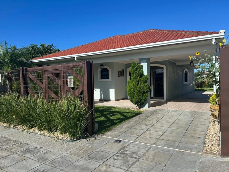 Linda Casa com Piscina em Rainha do Mar!: 1ª foto da galeria de imagens do imóvel