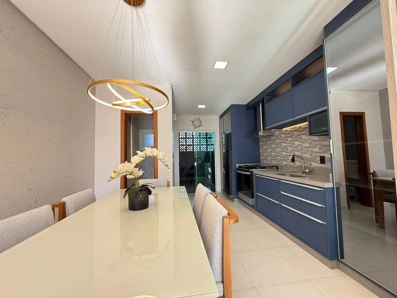 Sobrado Mobiliado com 2 Suítes, Espaço Gourmet e Living Integrado: 5ª foto da galeria de imagens do imóvel