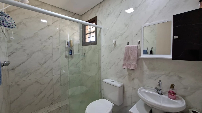 Linda Casa Á Venda com 3 Dormitórios, 2 Suítes e Piscina: 7ª foto da galeria de imagens do imóvel