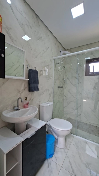 Linda Casa Á Venda com 3 Dormitórios, 2 Suítes e Piscina: 12ª foto da galeria de imagens do imóvel