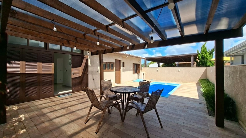 Linda Casa Á Venda com 3 Dormitórios, 2 Suítes e Piscina: 9ª foto da galeria de imagens do imóvel