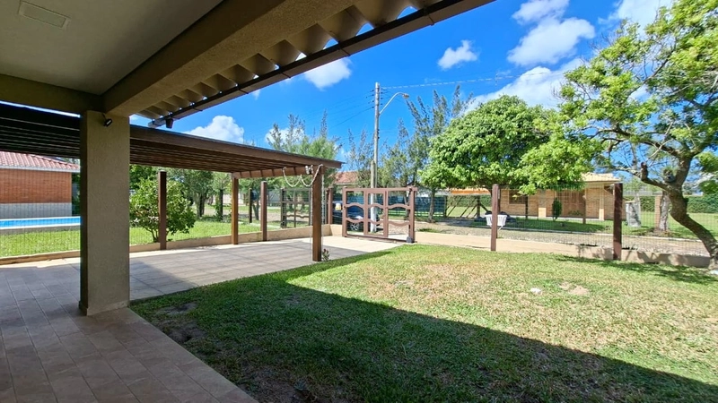 Linda Casa Á Venda com 3 Dormitórios, 2 Suítes e Piscina: 15ª foto da galeria de imagens do imóvel