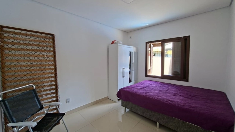 Linda Casa Á Venda com 3 Dormitórios, 2 Suítes e Piscina: 11ª foto da galeria de imagens do imóvel