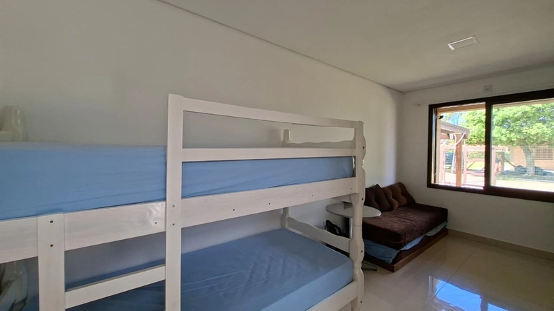 Linda Casa Á Venda com 3 Dormitórios, 2 Suítes e Piscina: 13ª foto da galeria de imagens do imóvel