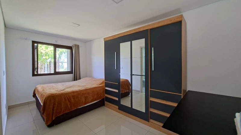 Linda Casa Á Venda com 3 Dormitórios, 2 Suítes e Piscina: 14ª foto da galeria de imagens do imóvel