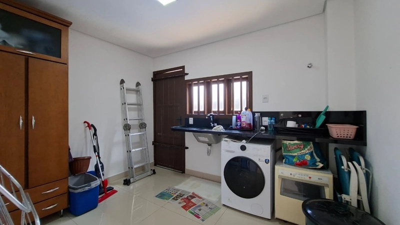 Linda Casa Á Venda com 3 Dormitórios, 2 Suítes e Piscina: 6ª foto da galeria de imagens do imóvel