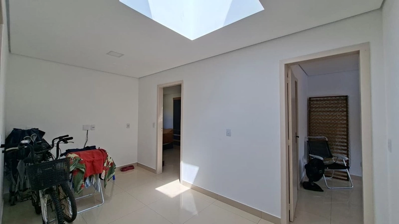 Linda Casa Á Venda com 3 Dormitórios, 2 Suítes e Piscina: 8ª foto da galeria de imagens do imóvel