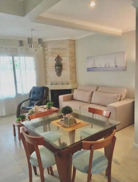Sobrado Mobiliado com 3 Suítes, Lareira e Espaço Gourmet: 2ª foto da galeria de imagens do imóvel
