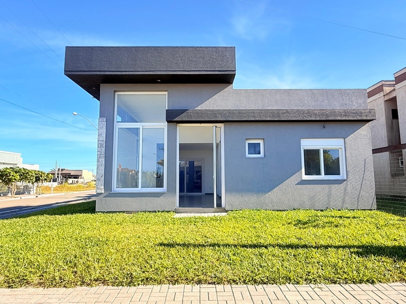 Linda Casa em Atlântida Sul: 1ª foto da galeria de imagens do imóvel
