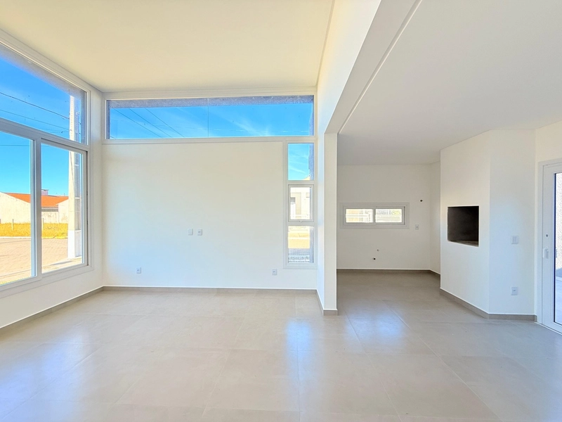 Linda Casa em Atlântida Sul: 5ª foto da galeria de imagens do imóvel