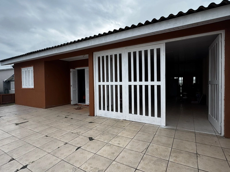 Casa 3 Dormitórios com Suíte e Churrasqueira em Atlântida Sul: 1ª foto da galeria de imagens do imóvel