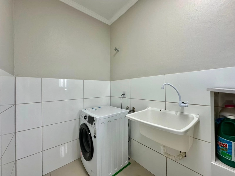 Linda Casa em Atlântida Sul com 4 Suítes e Piscina!: 23ª foto da galeria de imagens do imóvel