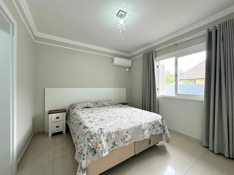 Linda Casa em Atlântida Sul com 4 Suítes e Piscina!: 14ª foto da galeria de imagens do imóvel