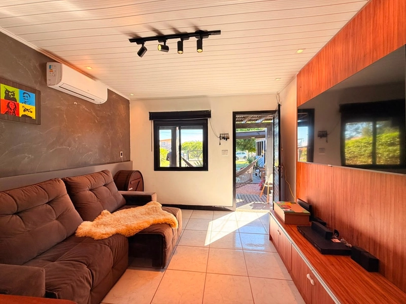 Linda Casa Semi-mobiliada, com 3 Dormitórios e 2 Banheiros sociais!: 5ª foto da galeria de imagens do imóvel