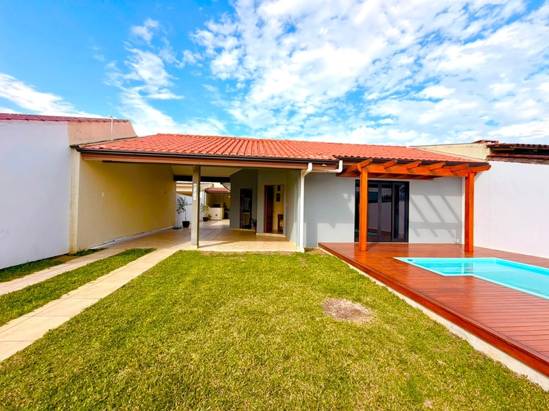 Linda Casa com Piscina, Espaço Gourmet e Amplo Pátio!: 1ª foto da galeria de imagens do imóvel