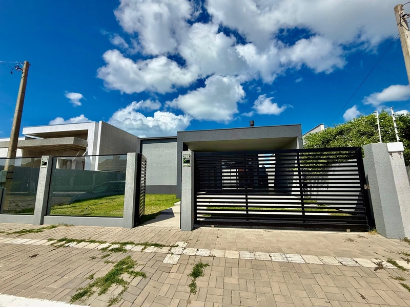 Lindo Imóvel com 2 Suítes, Living integrado com Lareira e Perto do Mar: 1ª foto da galeria de imagens do imóvel