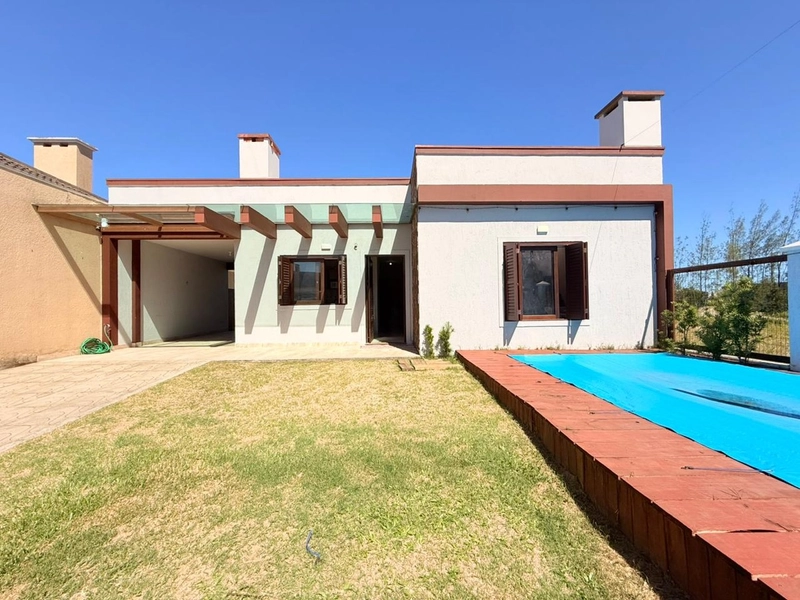 Linda Casa com Piscina, com 3 dormitórios em ótima localização!: 1ª foto da galeria de imagens do imóvel