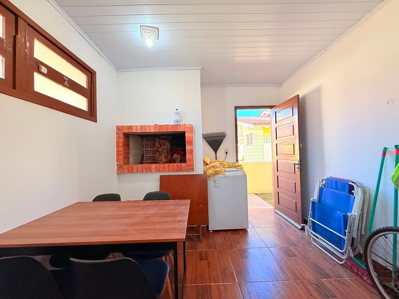 Linda Casa de Esquina em Atlântida Sul com 4 Dormitórios e Pátio Amplo: 9ª foto da galeria de imagens do imóvel