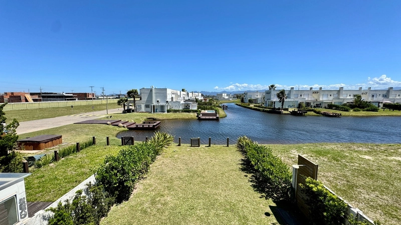 Lindo Sobrado na Beira do lago com 3 Dormitórios e Living Integrado!: 22ª foto da galeria de imagens do imóvel