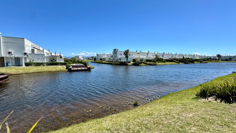 Lindo Sobrado na Beira do lago com 3 Dormitórios e Living Integrado!: 21ª foto da galeria de imagens do imóvel