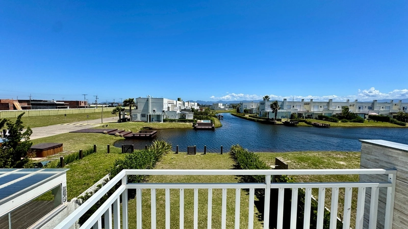 Lindo Sobrado na Beira do lago com 3 Dormitórios e Living Integrado!: 20ª foto da galeria de imagens do imóvel
