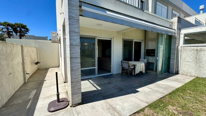 Lindo Sobrado na Beira do lago com 3 Dormitórios e Living Integrado!: 2ª foto da galeria de imagens do imóvel