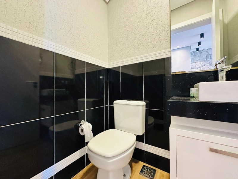 Lindo Duplex Decorado, a Poucos Metros do Mar com Jacuzzi!: 25ª foto da galeria de imagens do imóvel
