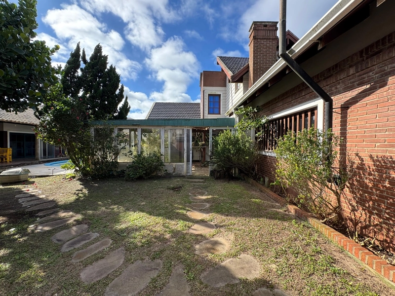Ampla Casa Rústica com Vista para o Mar em 4 Terrenos: 19ª foto da galeria de imagens do imóvel