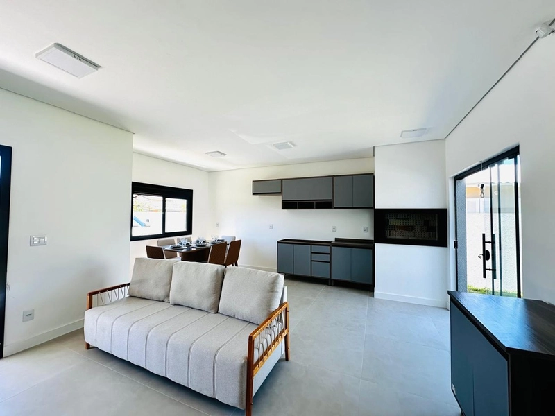 Casa com Piscina, Suíte e Living Integrado – Semi-Mobiliada!: 7ª foto da galeria de imagens do imóvel