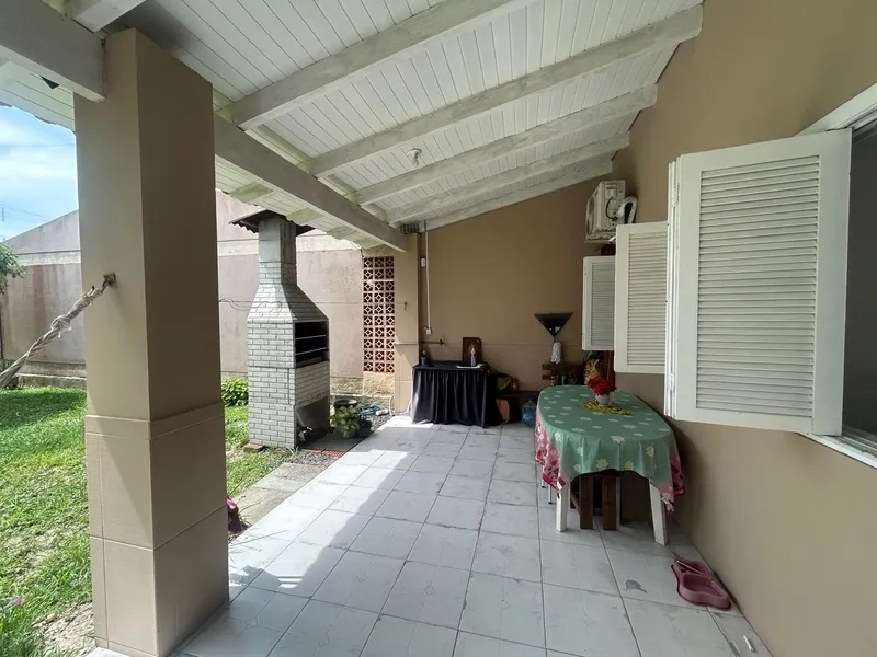 Casa com Pátio Amplo, Churrasqueira e Ar-Condicionado: 3ª foto da galeria de imagens do imóvel