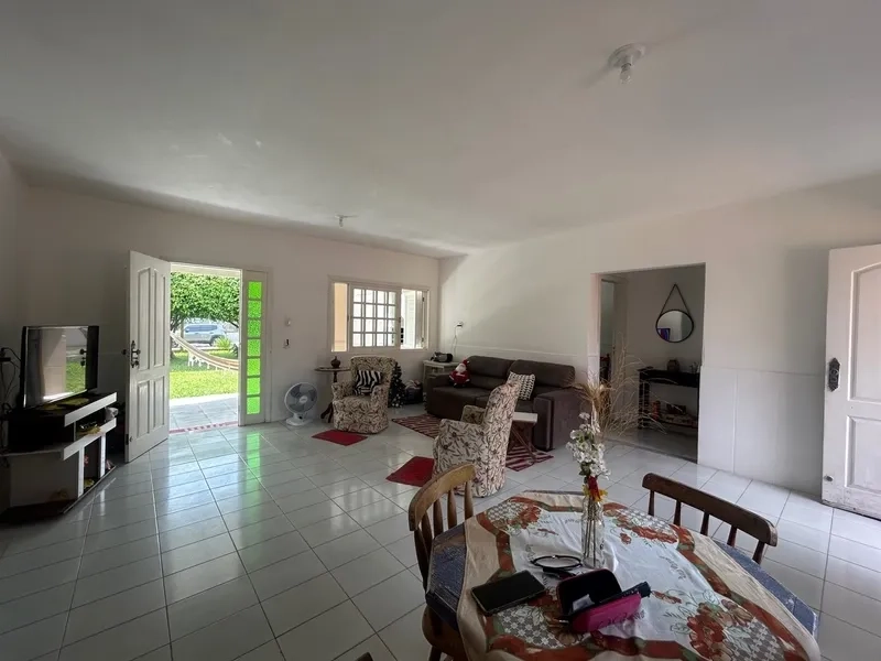 Casa com Pátio Amplo, Churrasqueira e Ar-Condicionado: 7ª foto da galeria de imagens do imóvel