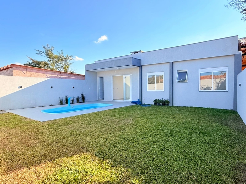 Linda Casa com Piscina em Atlântida Sul!: 2ª foto da galeria de imagens do imóvel