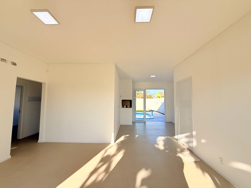 Linda Casa com Piscina em Atlântida Sul!: 5ª foto da galeria de imagens do imóvel