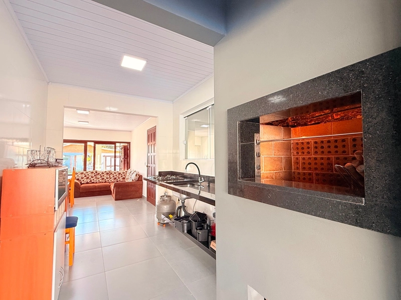 Belissíma Casa em Atlântida Sul: 10ª foto da galeria de imagens do imóvel