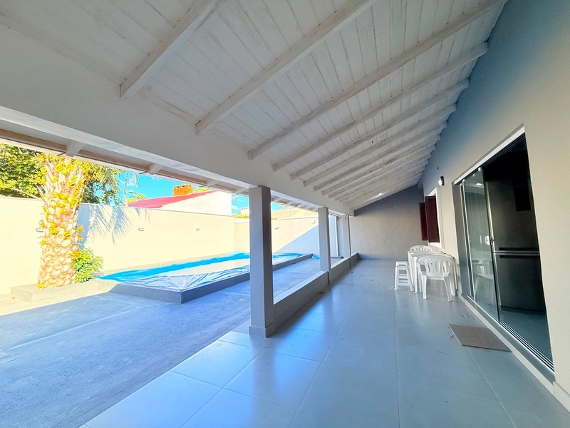 Belissíma Casa em Atlântida Sul: 4ª foto da galeria de imagens do imóvel