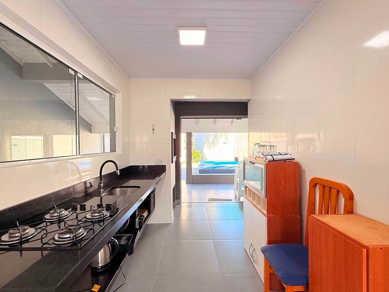 Belissíma Casa em Atlântida Sul: 8ª foto da galeria de imagens do imóvel