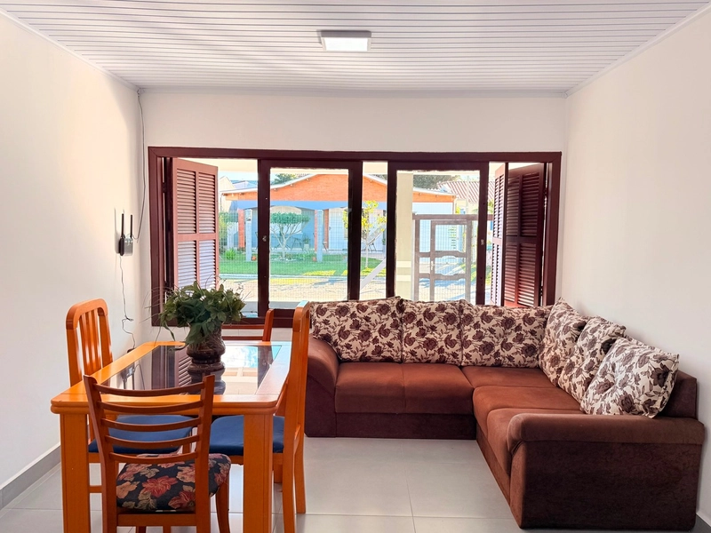 Belissíma Casa em Atlântida Sul: 5ª foto da galeria de imagens do imóvel