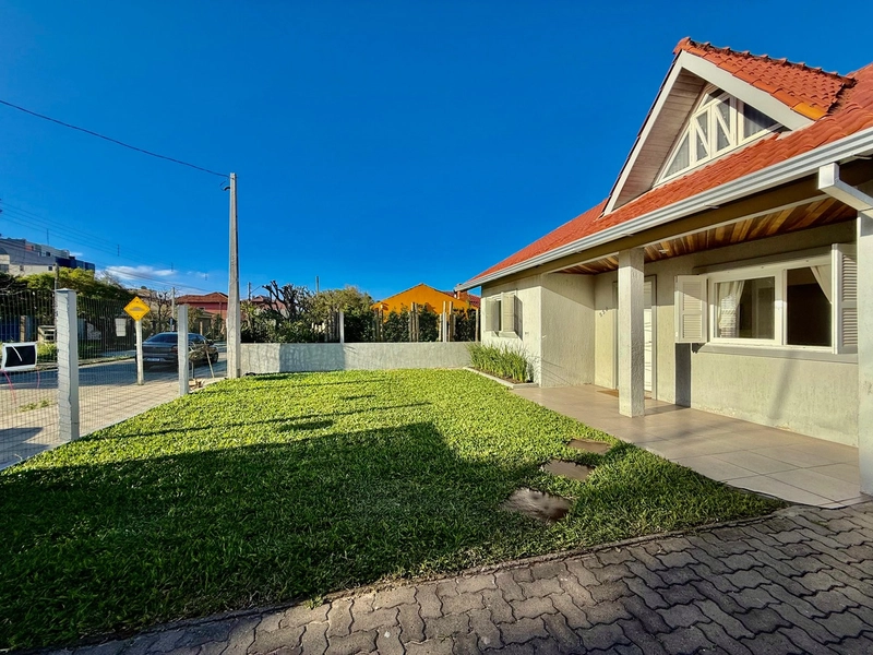 Linda Casa com Piscina e Quiosque, Próxima ao Mar e Centro!: 5ª foto da galeria de imagens do imóvel