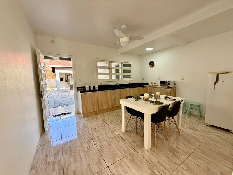 Linda Casa com Piscina e Quiosque, Próxima ao Mar e Centro!: 19ª foto da galeria de imagens do imóvel