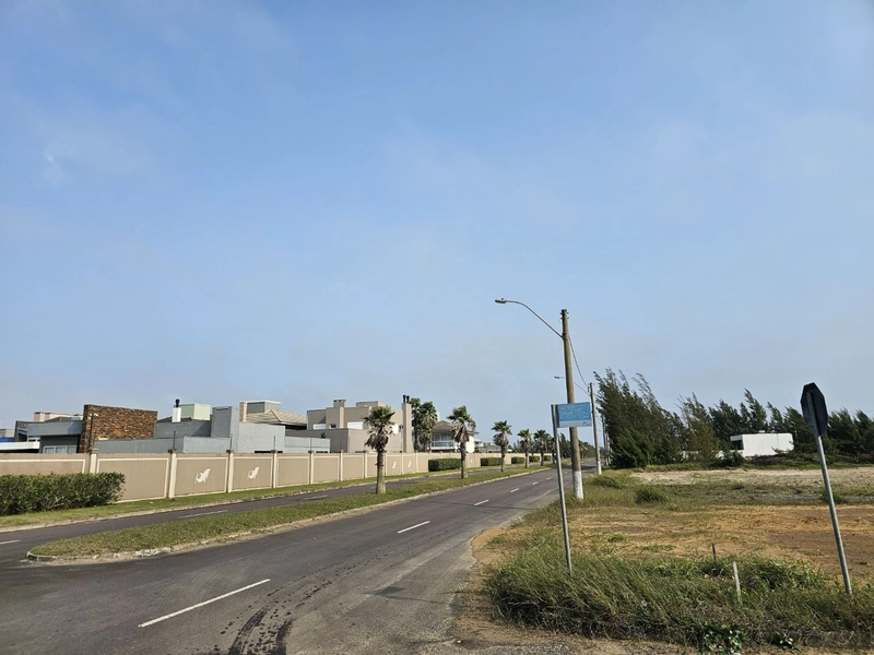 Terreno à venda em Atlantida Sul: 1ª foto da galeria de imagens do imóvel