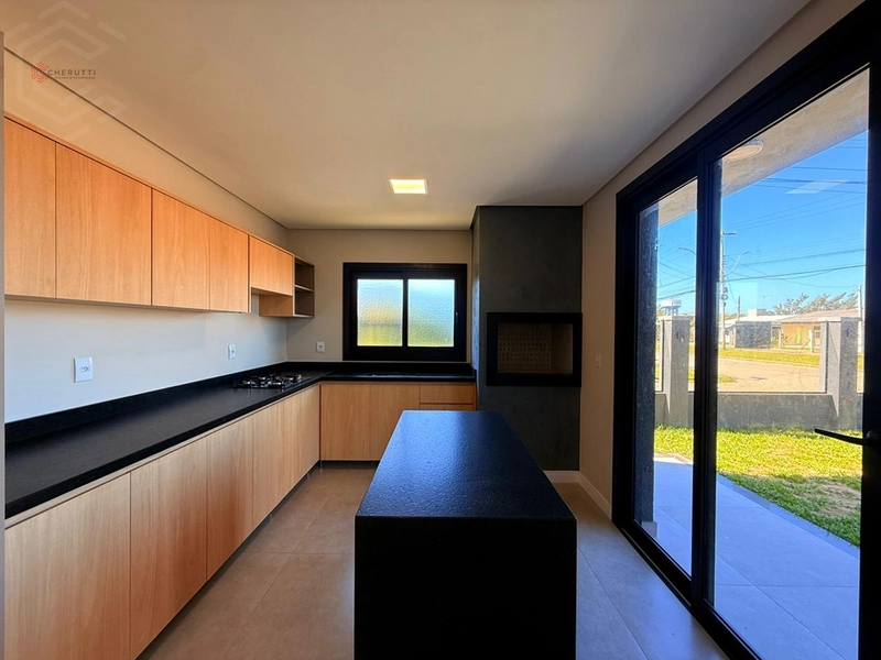 Ampla Casa de Esquina com Suíte e Garagem Fechada!: 6ª foto da galeria de imagens do imóvel