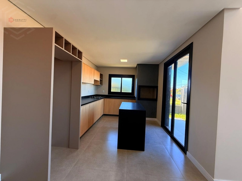Ampla Casa de Esquina com Suíte e Garagem Fechada!: 5ª foto da galeria de imagens do imóvel