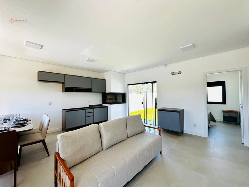 Casa com Piscina, Suíte e Living Integrado – Semi-Mobiliada!: 5ª foto da galeria de imagens do imóvel