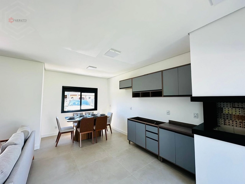 Casa com Piscina, Suíte e Living Integrado – Semi-Mobiliada!: 6ª foto da galeria de imagens do imóvel