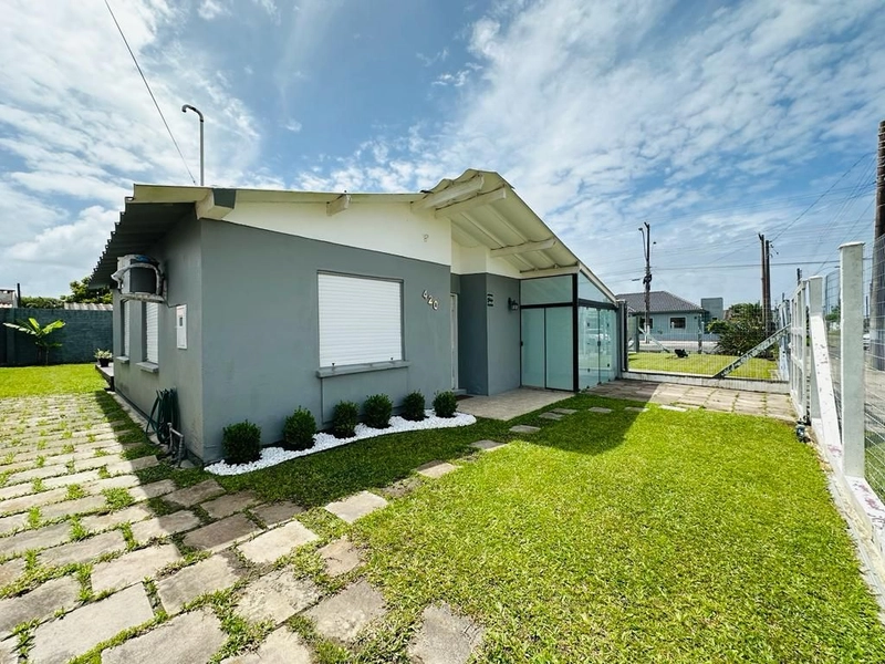 Casa à venda em Atlantida Sul: 2ª foto da galeria de imagens do imóvel