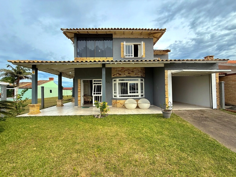Casa na Praia à Venda – Conforto e Lazer Garantidos: 1ª foto da galeria de imagens do imóvel