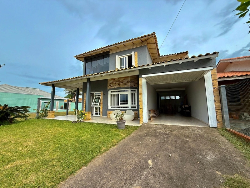 Casa na Praia à Venda – Conforto e Lazer Garantidos: 2ª foto da galeria de imagens do imóvel