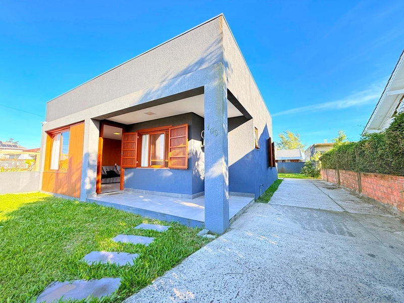 Linda Casa em Rainha do Mar, com 3 Dormitórios e Living integrado: 1ª foto da galeria de imagens do imóvel