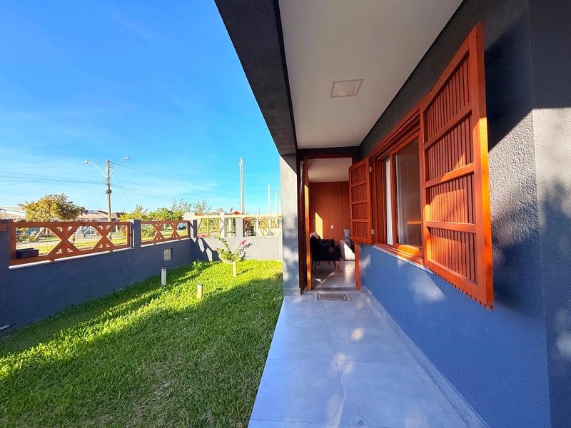 Linda Casa em Rainha do Mar, com 3 Dormitórios e Living integrado: 2ª foto da galeria de imagens do imóvel