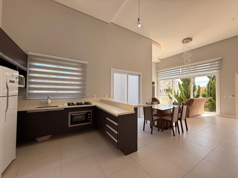 Casa a 50m do Mar, com 3 Dormitórios, Pé Direito Alto e Lareira!: 9ª foto da galeria de imagens do imóvel
